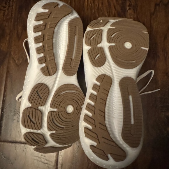 Brooks Women’s White and Black running Shoes Glycerin Neutral Size 8 - Picture 5 of 6